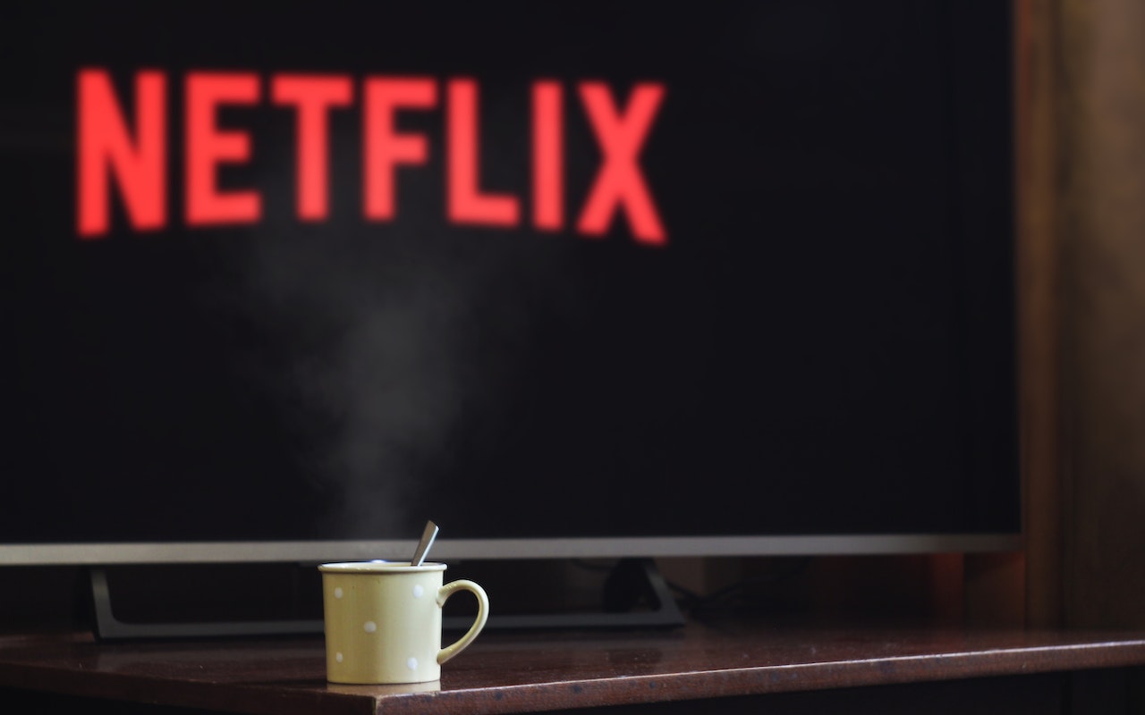 Guide des tarifs Netflix 2023 en France : Tout ce que vous devez savoir avant de vous abonner (y compris la nouvelle offre “Essentiel” avec publicités)