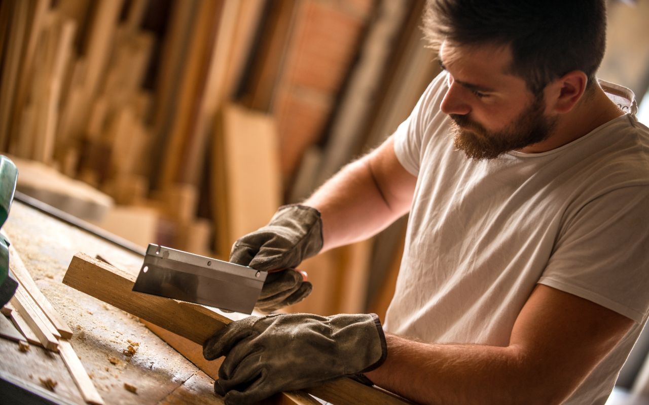 Le métier de fustier : un savoir-faire ancestral dans la construction en bois