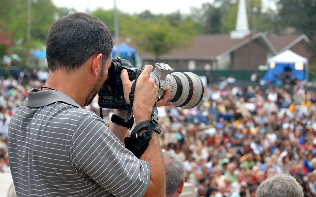 Plongée dans le monde du photojournalisme : Guide pour les aspirants photographes
